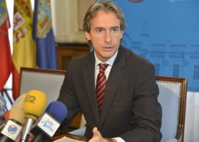 En la imagen, el Presidente de la FEMP durante la Rueda de Prensa ofrecida en Santander.